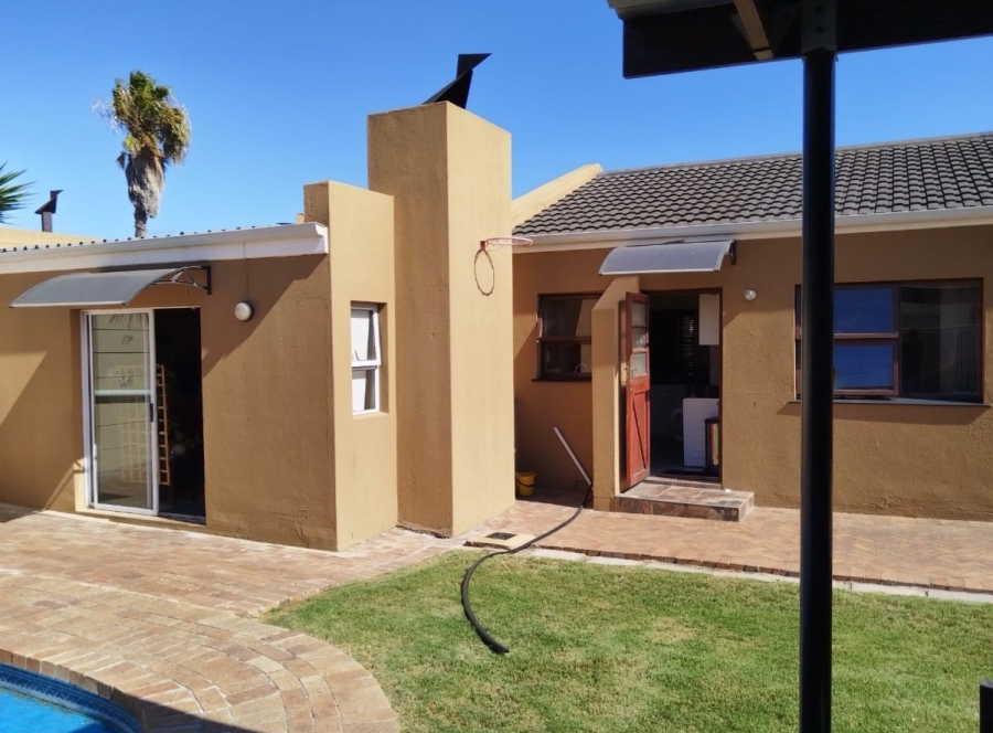 4 Bedroom Property for Sale in Bothasig Western Cape